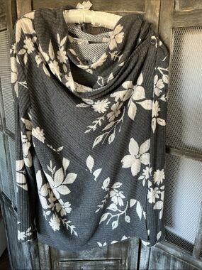 LuLaRoe Allison style sweater